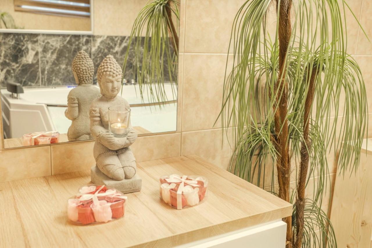 Wellness Studio! Finnish Sauna, Whirlpool, Gym & More! Prague Ngoại thất bức ảnh
