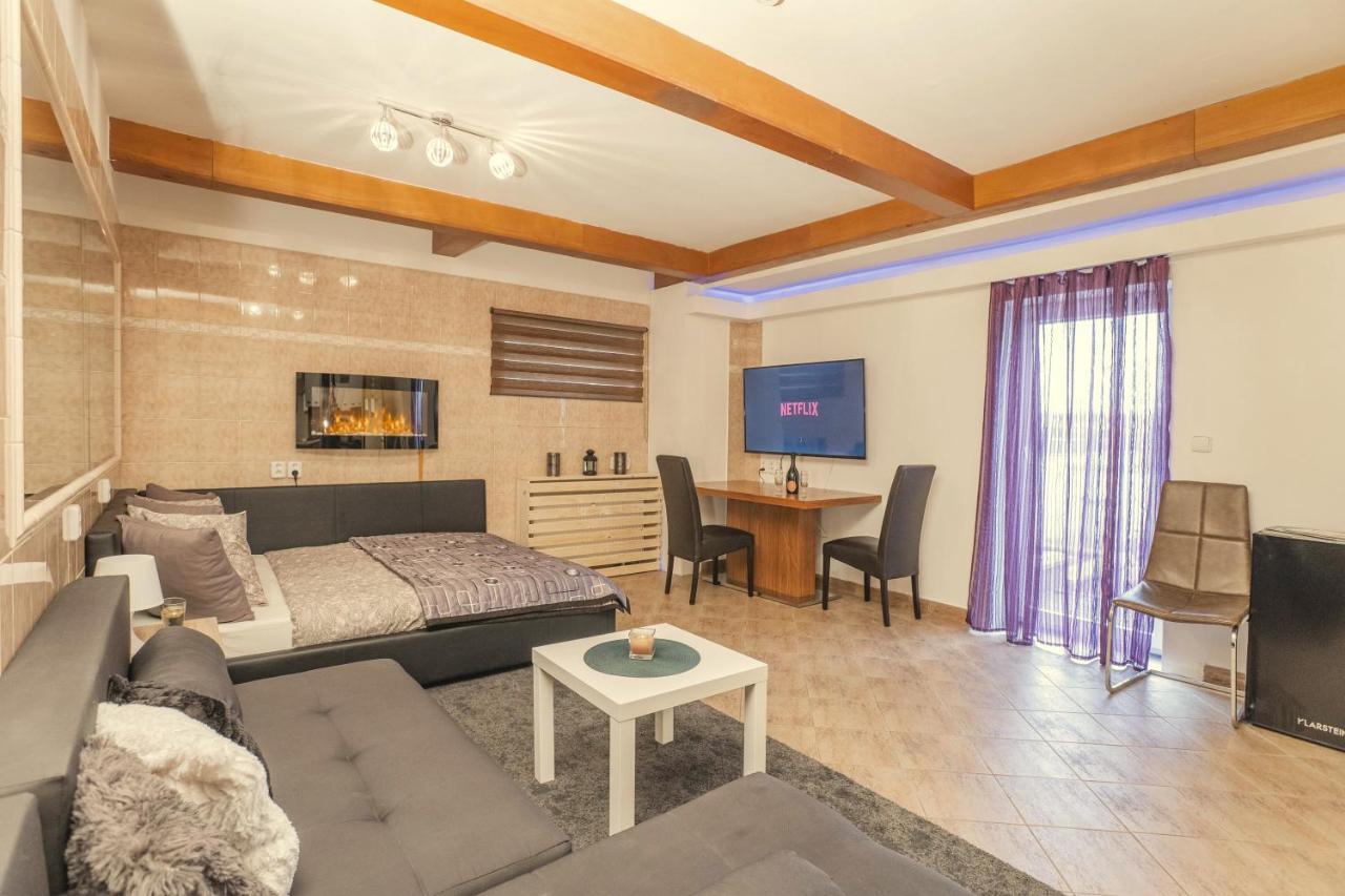 Wellness Studio! Finnish Sauna, Whirlpool, Gym & More! Prague Ngoại thất bức ảnh