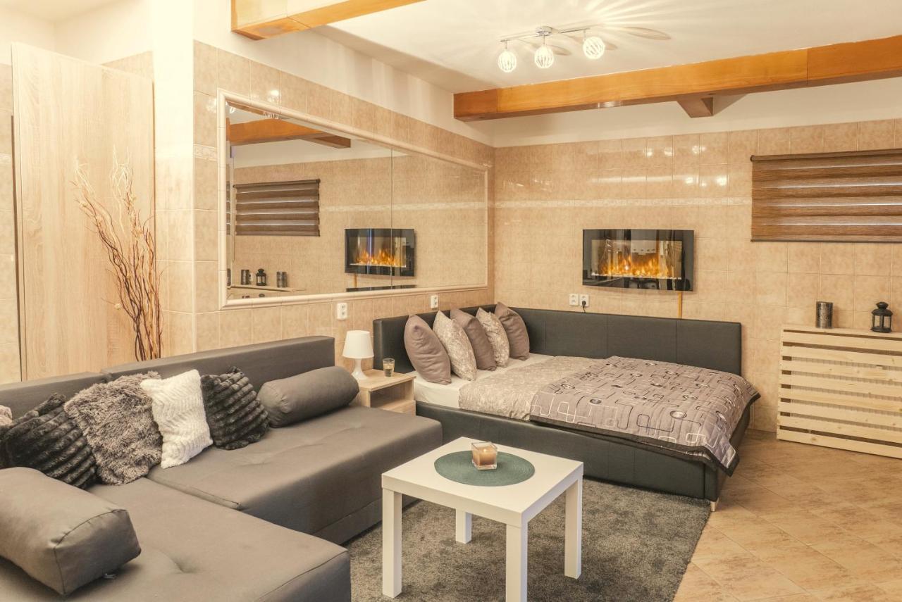 Wellness Studio! Finnish Sauna, Whirlpool, Gym & More! Prague Ngoại thất bức ảnh